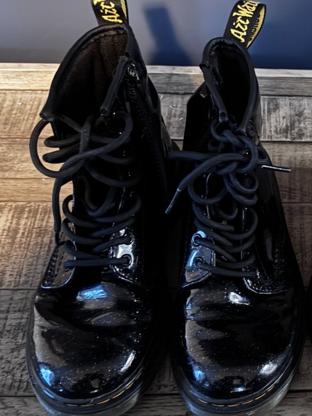 Doc Martens 1460 Girls Boots,Black Sparkly Patent Leather,Size: Kids' 2, Worn 1x - Picture 2 of 4